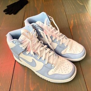Nike Women's Athletic Shoes - White and Light Blue